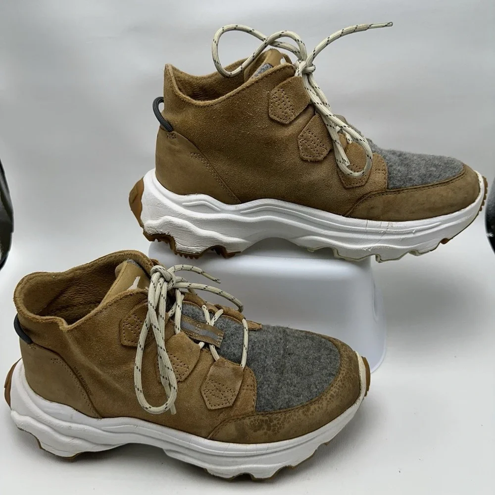 Sorel Kinetic Breakthru Caribou Brown Suede‎ Boots Women's Size 7.5